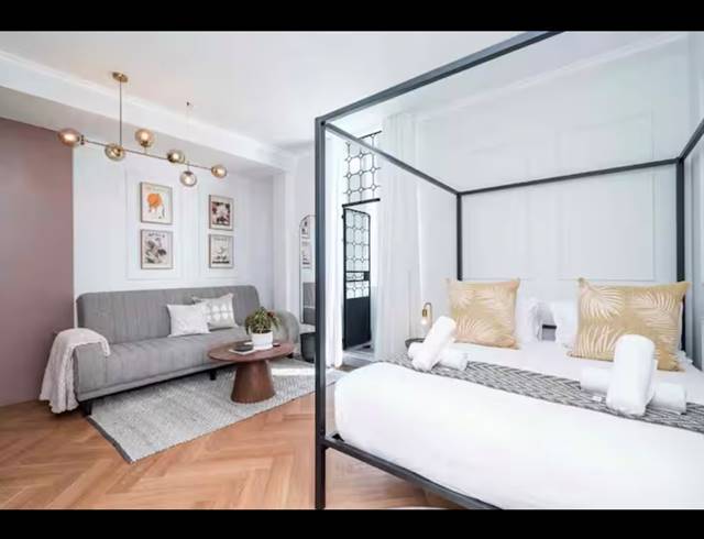 BEDROOM APARTMENT FOR SALE IN CAPE TOWN CITY CENTRE